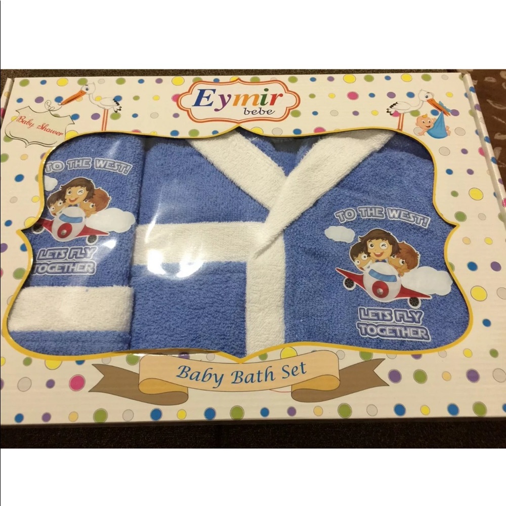 BABY BATHROBE SET EXTRA SOFT! IT HAS THREE pieces